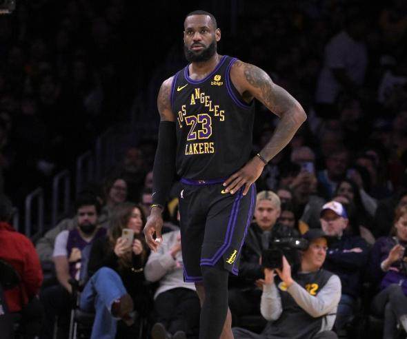 九游app下载最新版本-湖人附加赛区域原地踏步 阵容交易观察期仍需两周