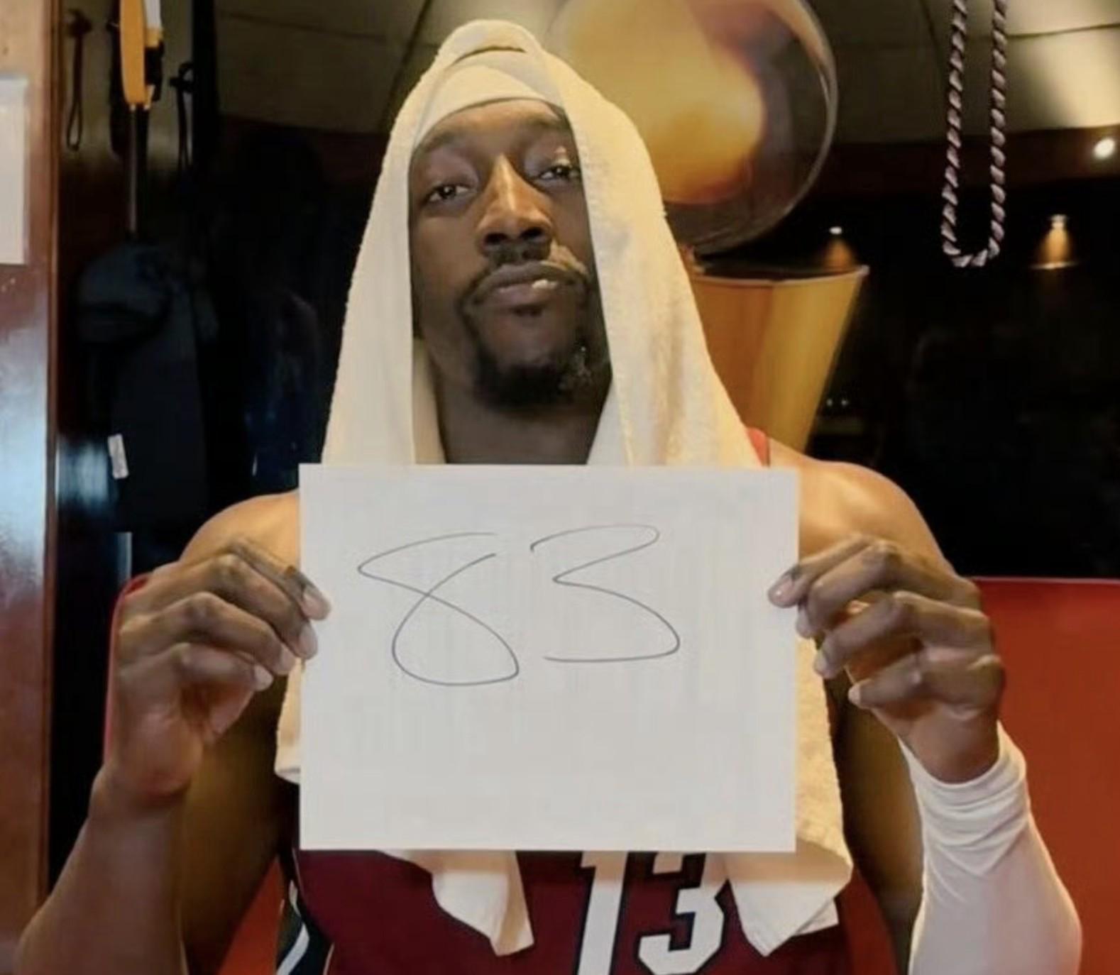 九游app下载最新版本-记者：出于对科比的尊重，阿德巴约应该被换下场，而不是砍下83分