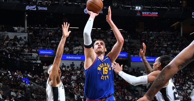 九游app下载最新版本-约基奇23+8斯特劳瑟25分 掘金力克马刺豪取12连胜